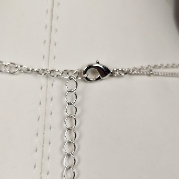 NIB AVON 2 TIER SILVER TONE SAND DOLLAR NECKLACE AND EARRING SET (PINK) - Picture 13 of 14